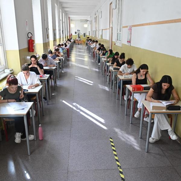 Maturità 2024, terminata la prima prova: sui banchi oltre 526mila studenti. Tutte le tracce: Pirandello, Ungaretti, Rita Levi Montalcini