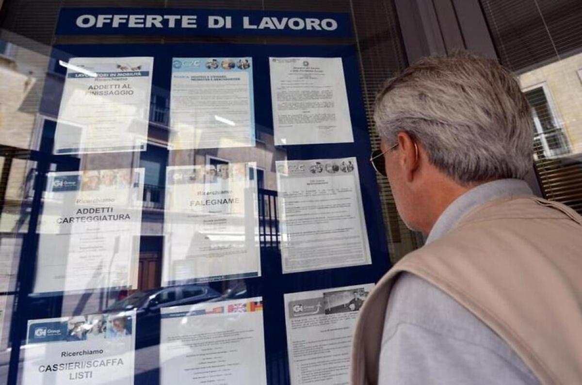 Offerte di lavoro estate 2023, 160mila profili cercati dalle agenzi…