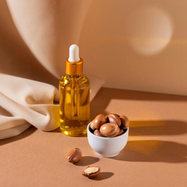 8 usi dell’olio di jojoba per pelle e capelli: benefici e controindicazioni