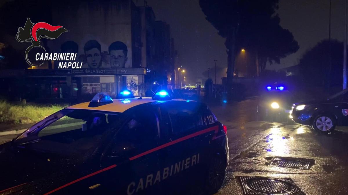 Napoli, 22enne accoltellato nella zona della movida di Chiaia: fuor…