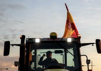 Proteste agricoltori Spagna, centinaia al centro di Madrid con i trattori