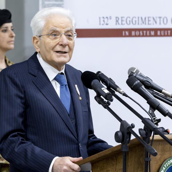 Mattarella visita la base Nato di Novo Selo in Bulgaria e lancia l’appello ai militari: “Necessario garantire la pace e la sicurezza sul fronte orientale”