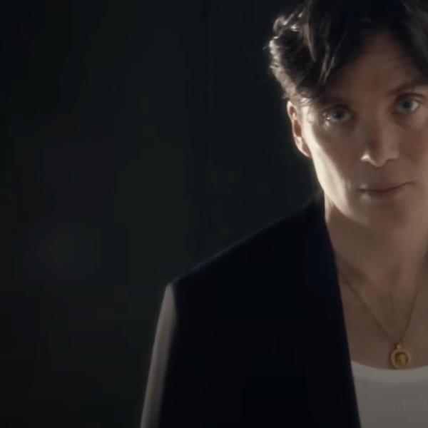 Cillian Murphy e Anne Hathaway per Versace: FOTO e VIDEO della campagna “Icons” che sta facendo impazzire il web