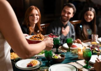 Qual è l’orario migliore per cenare: cosa succede se si mangia dopo le 21