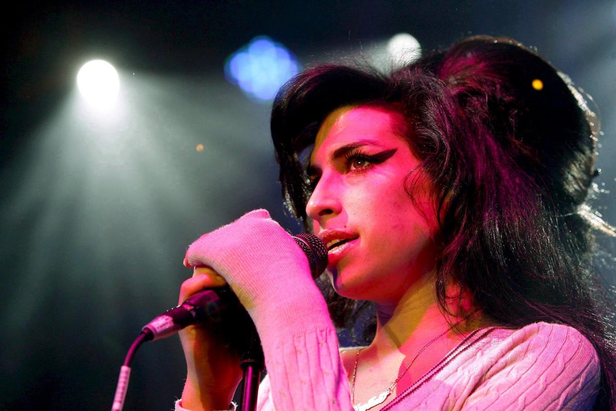 Amy Winehouse, la regista di 50 Sfumature di Grigio dirigerà il bio…