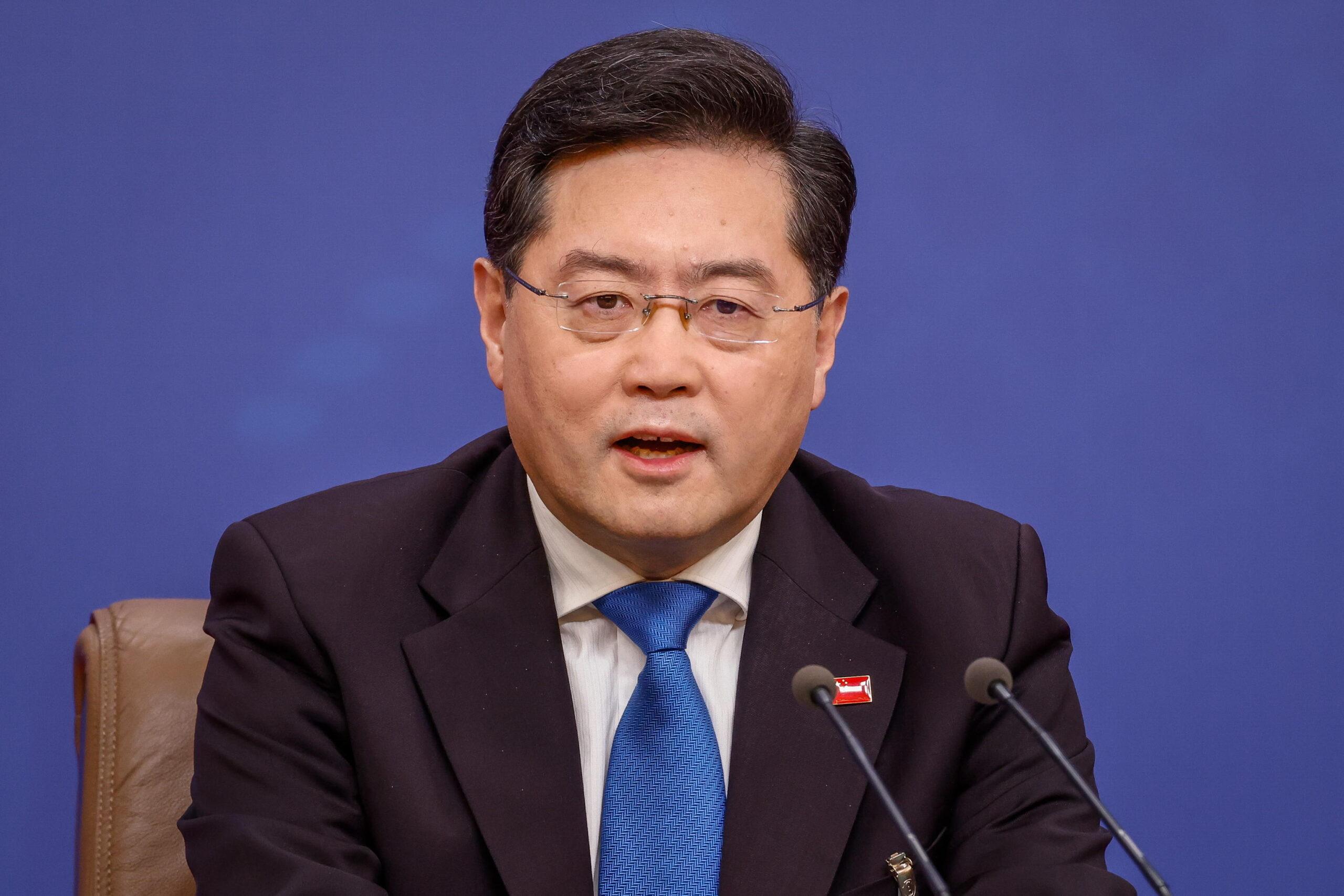 Cina, il ministro Qin Gang: “Scegliamo la pace e il dialogo sulle sanzioni. Legami tra Pechino e Mosca un esempio”