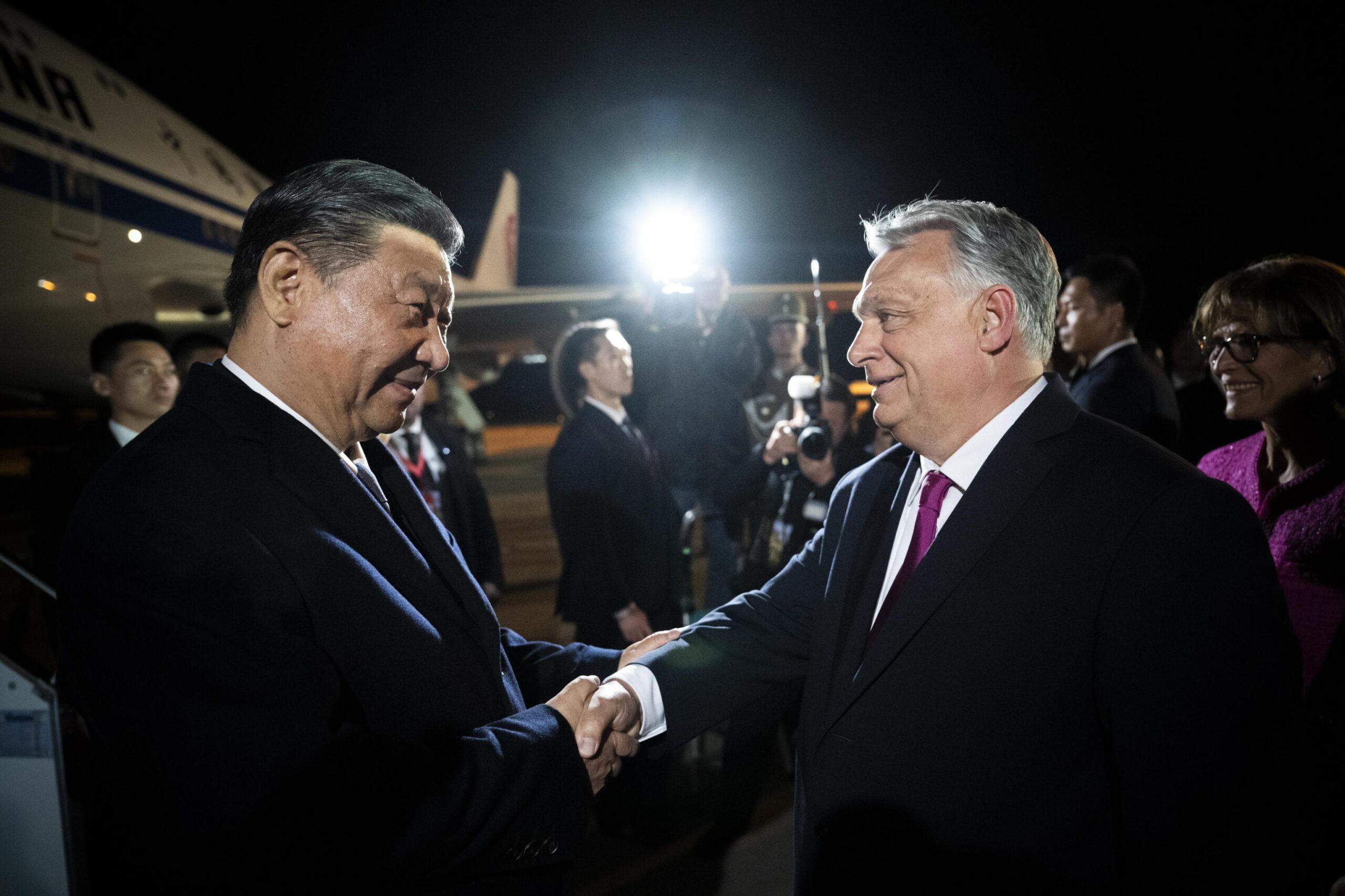 Xi Jinping in Ungheria, al via i colloqui sui futuri investimenti cinesi nel paese