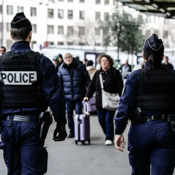 Francia, arrestato adolescente a Grasse: voleva commettere una strage di massa