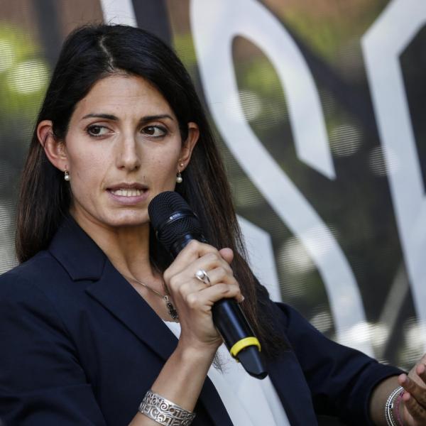 Tra Conte e Grillo spunta la Raggi, sarà lei a guidare il M5S? Il post strategico su Instagram