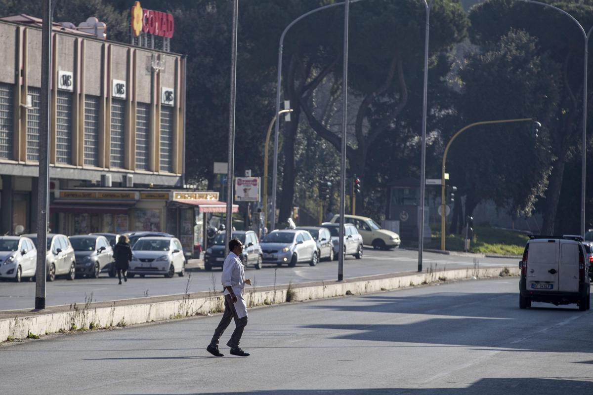 Roma, Corso Francia traffico in tilt: per una tubatura rotta chiusa…