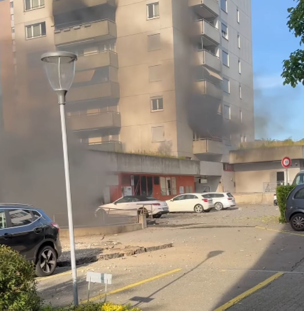 Svizzera, esplosione in un garage a Nussbaumen: danni anche ad un edificio, 2 morti ed 11 feriti | VIDEO