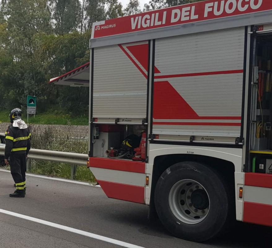 Matera, incidente lungo la Statale Appia. Urto tra due auto: 2 feriti e un morto