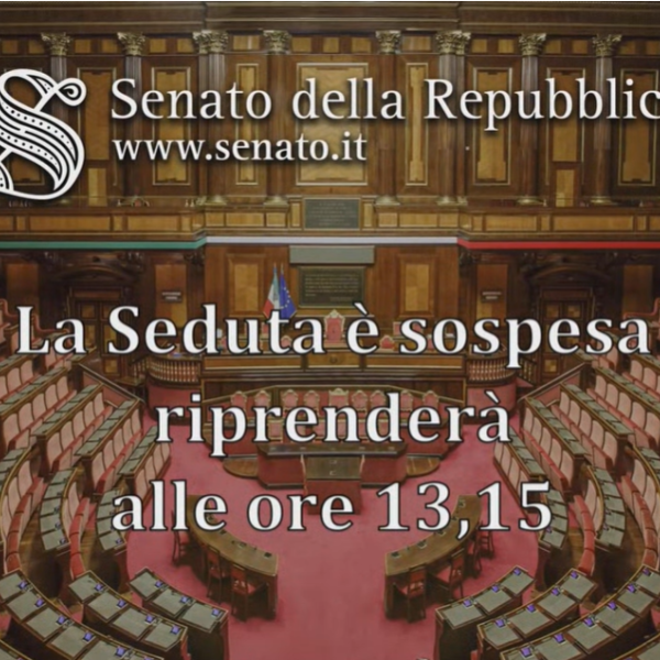 Premierato, rissa sfiorata al Senato e seduta sospesa: lite tra i senatori Menia e Croatti | VIDEO