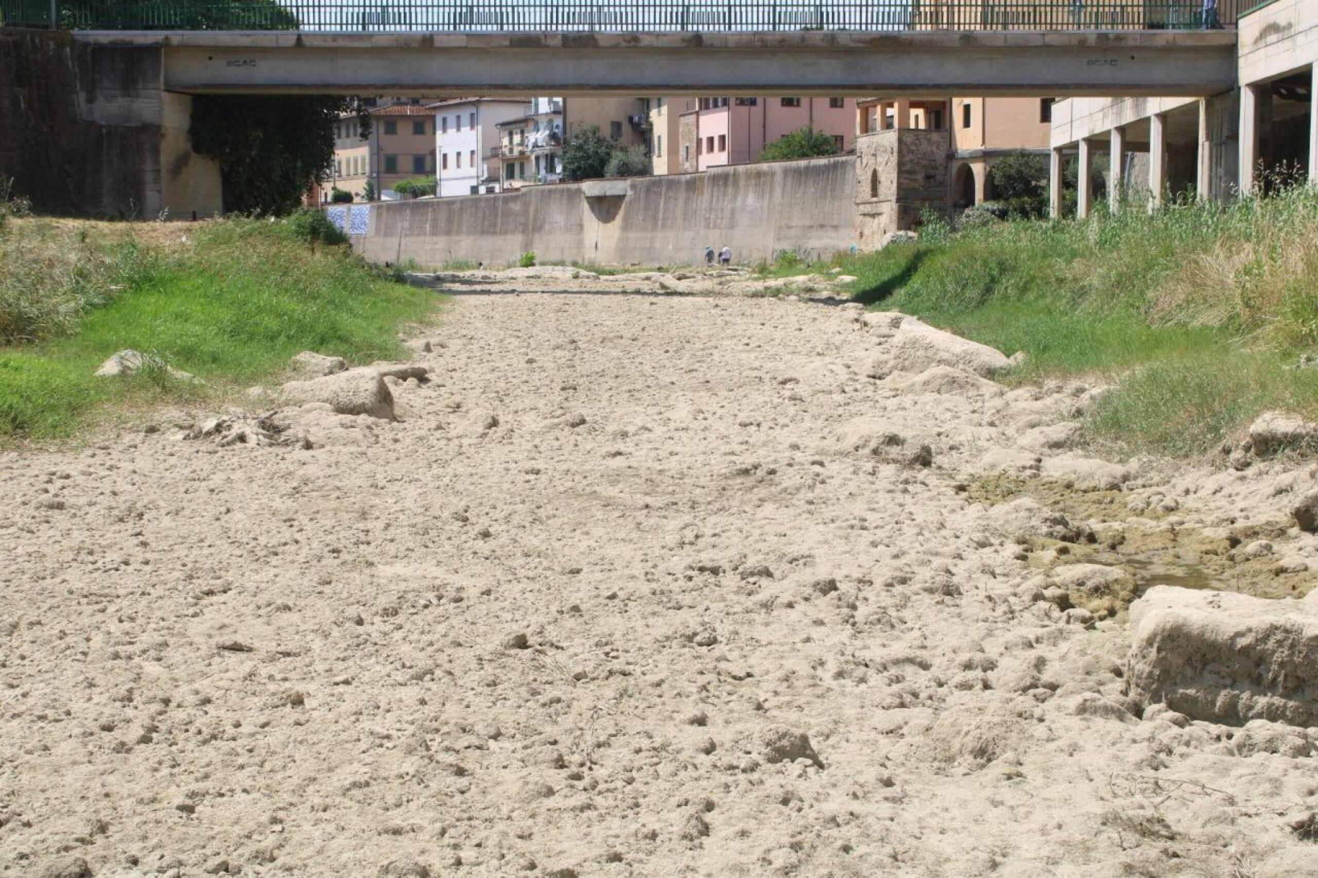 Siccità in Sicilia, come risolvere? Il Dirigente della Protezione Civile Cocina:  “Abbiamo riattivato pozzi e finanziato 6 milioni di euro di autobotti”