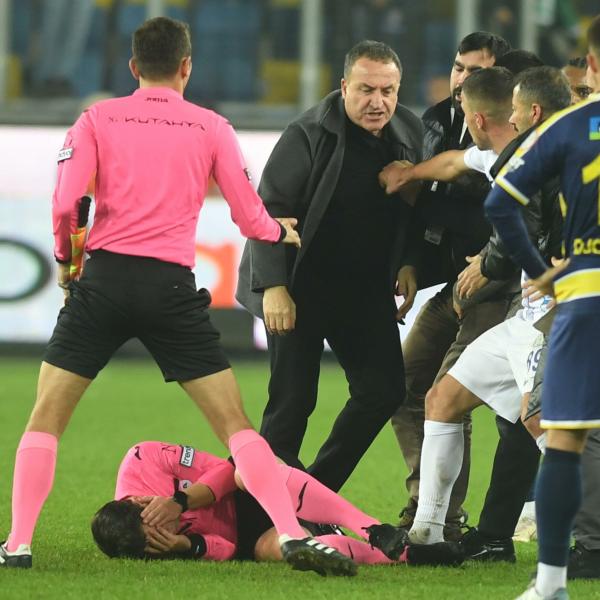 Turchia, il presidente dell’Ankaragucu Koca squalificato a vita dopo l’aggressione all’arbitro