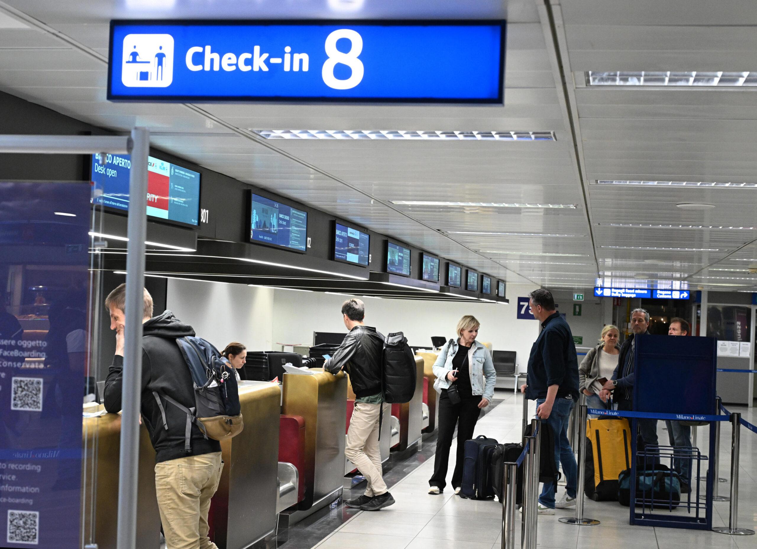 Bologna, pistola trovata in un bagaglio, aeroporto chiuso e voli dirottati: ma è tutto un errore