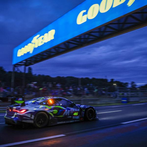 24H di Le Mans, costretta a ritirarsi la squadra di Valentino Rossi: cos’è successo