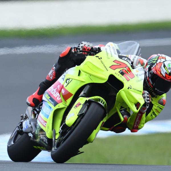 MotoGP 2024, spaventoso incidente tra Bezzecchi e Vinales in Australia | VIDEO