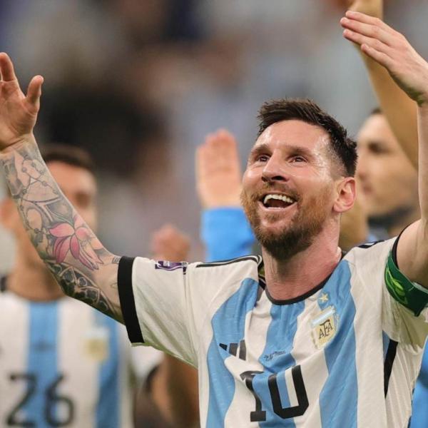 Mondiali Qatar 2022, Argentina-Messico 2-0: Messi e poi Fernandez, l’Albiceleste si rialza