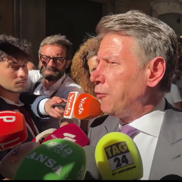 Premierato, le parole della Commissione Europea non fanno contento Conte: “Dovevano parlarne prima, così hanno fatto un favore alla Meloni”| VIDEO