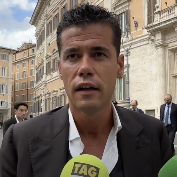 Processo Open Arms, la Lega in piazza in difesa di Salvini, Crippa contro la magistratura: “Processo politico” | VIDEO