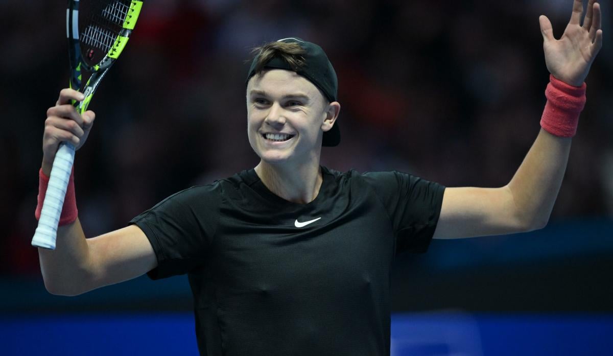 ATP Finals, Tsitsipas out dopo tre games con Rune. il greco si ritira