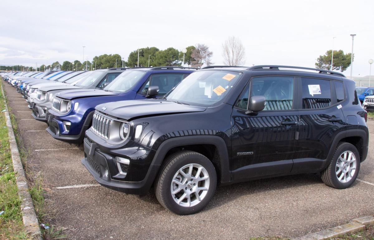 Torino, raid ambientalista contro i SUV parcheggiati nel quartiere …