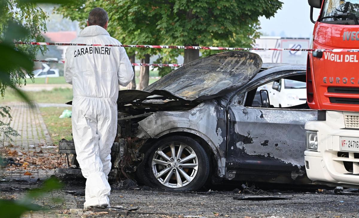 Marano (Napoli), trovato cadavere carbonizzato all’interno di un’au…