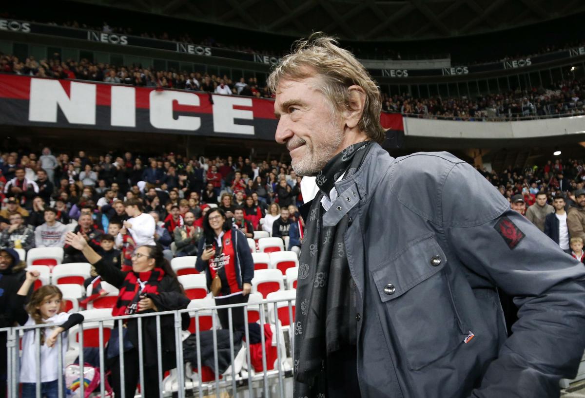 Manchester United, ufficiale l’ingresso di Jim Ratcliffe: l’imprenditore ha acquistato il 27% del club