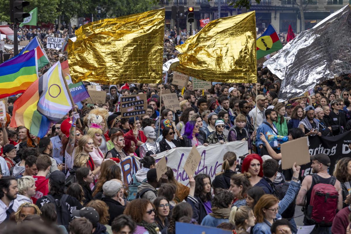 Francia, nove arrestati e tre agenti feriti dopo il corteo di oggi a Parigi contro Rn | VIDEO