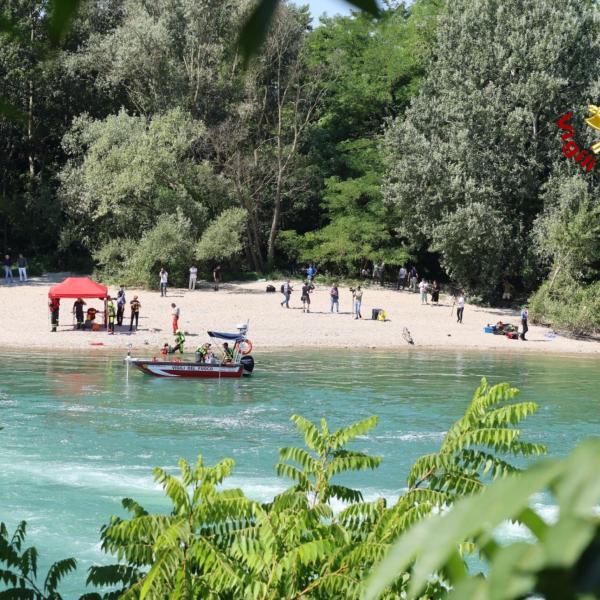 Padova, trovati i corpi dei due ragazzi scomparsi nel fiume Brenta. Zaia: “Una tragedia e un atto eroico”