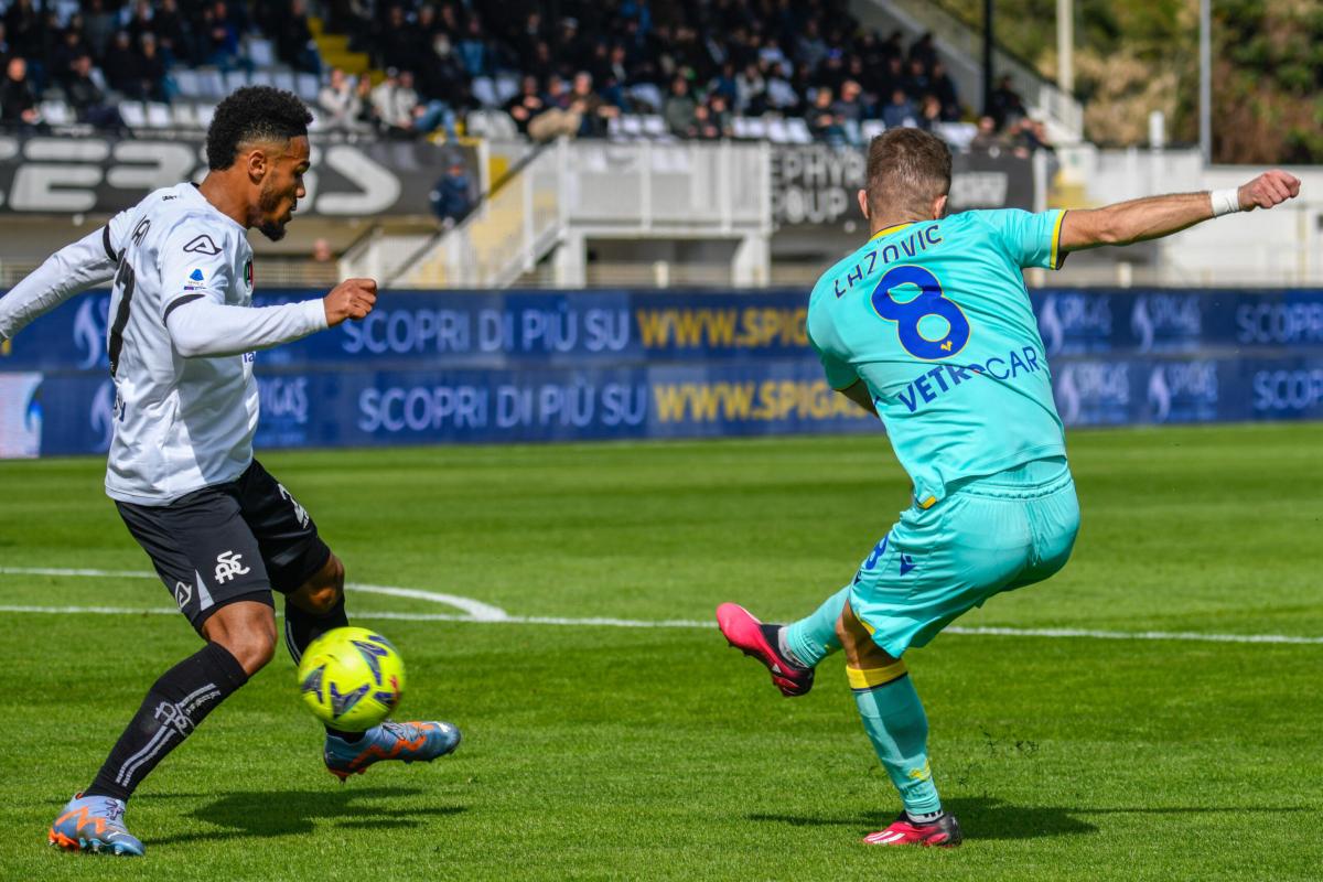 Spezia-Verona 0-0 al Picco: Kallon spreca, palo di Nzola