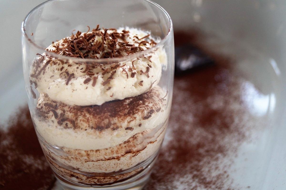 Milano, mangia tiramisù vegano in un locale e muore: procura apre f…