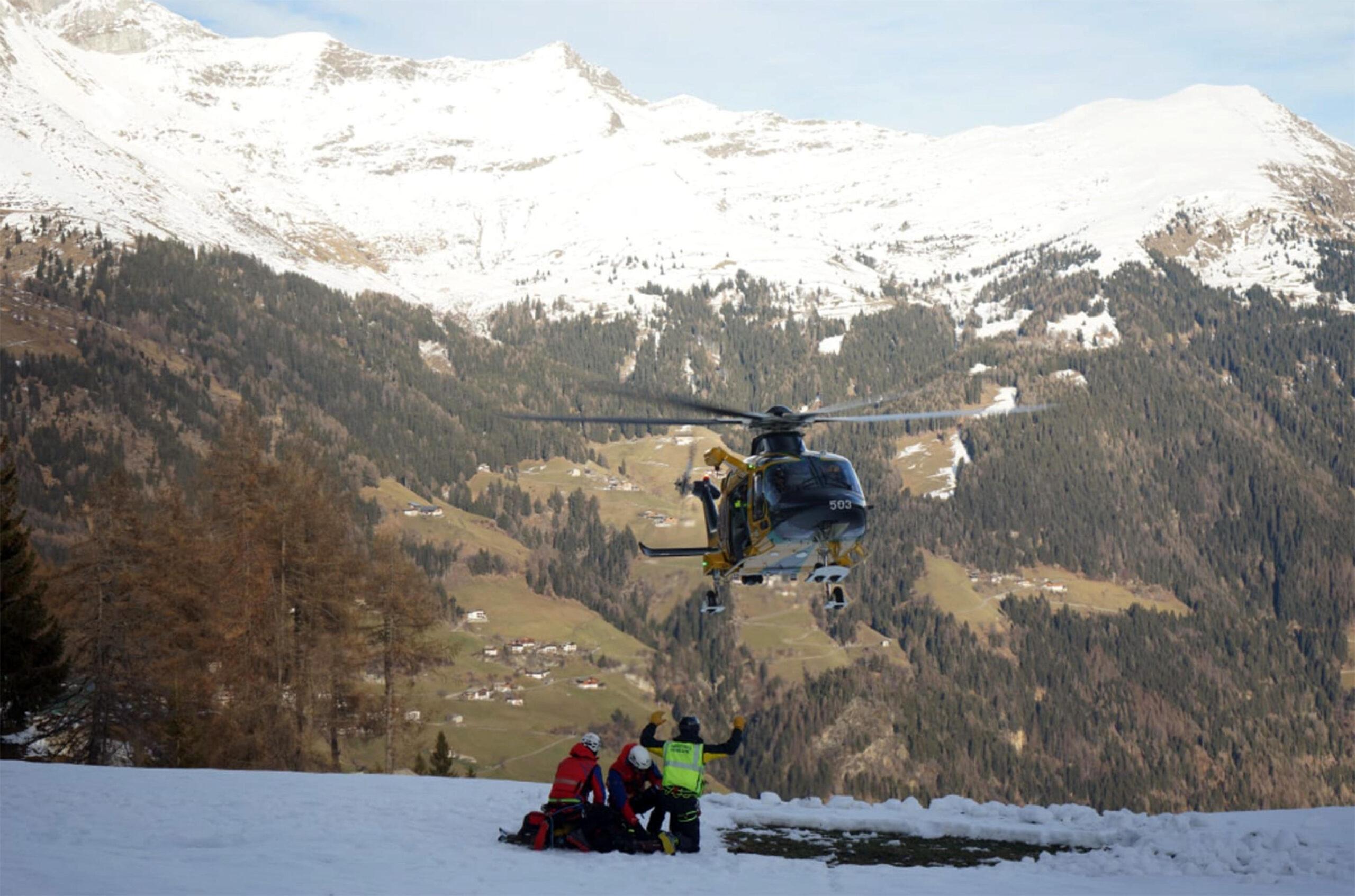 Valanga in Alto Adige, due scialpinisti morti: un terzo ferito trasportato in ospedale