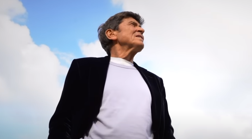 Gianni Morandi, chi sono i genitori? Padre, madre e sorelle del cantante