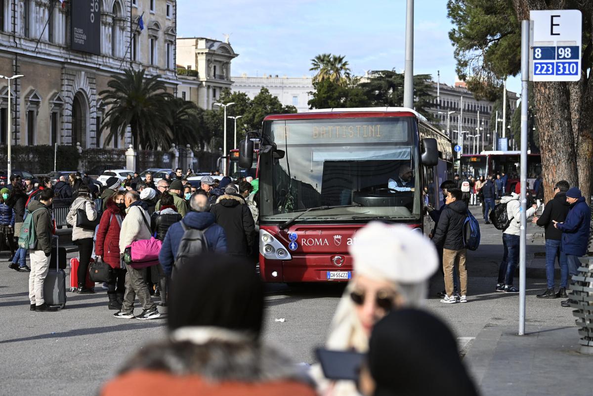 Roma, arrestate tre persone per il pestaggio a sfondo razziale di u…