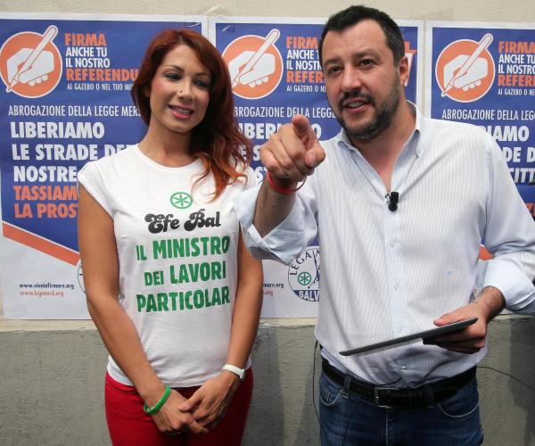 Prostituzione, Salvini vuole legalizzare il sesso a pagamento