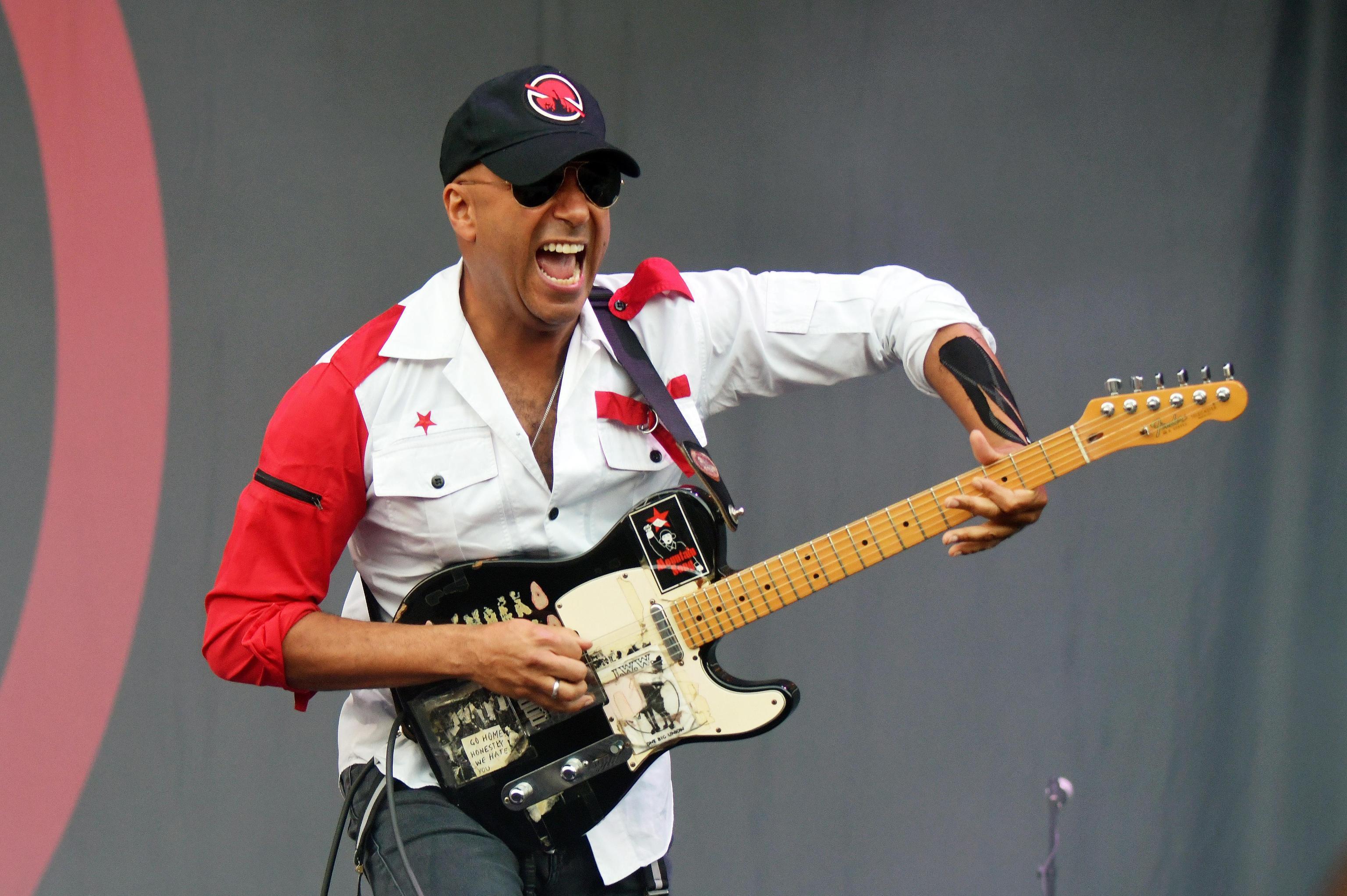 Chi è Tom Morello: da Bruce Springsteen ai Maneskin fino alle origini italiane del chitarrista