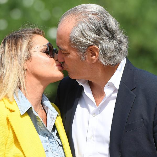 Simona Ventura e Giovanni Terzi si sposano: “Abbiamo fissato la data”. I dettagli sulle nozze