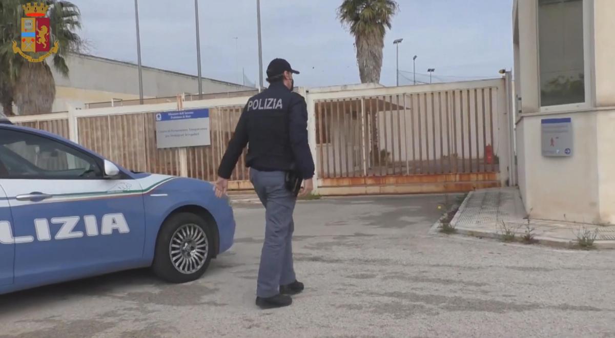 Bari, baby gang aggredisce senza ragione due 15enni sul lungomare