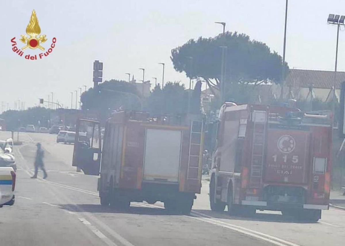 Roma, incendio vicino all’aeroporto di Ciampino: visibili da lontan…