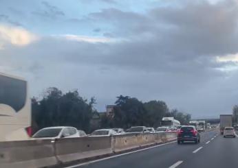 Maltempo in Toscana, lunghe code sull’A11 in direzione Pisa | VIDEO