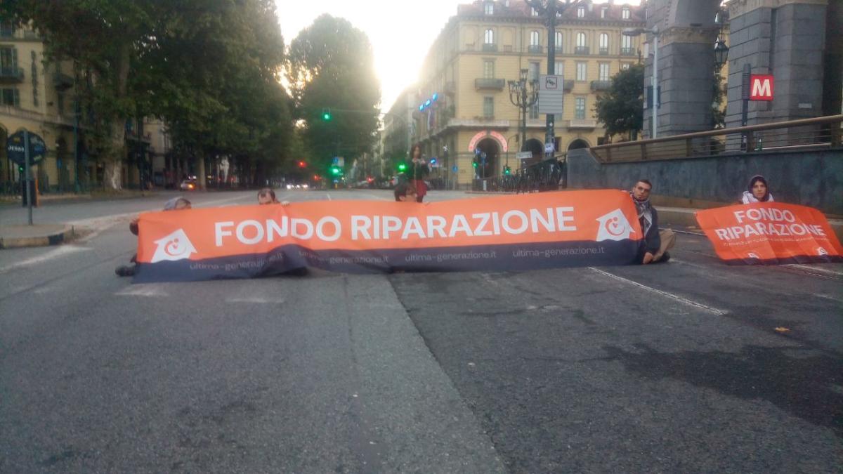 Torino, blitz di Ultima Generazione oggi 21 ottobre 2023: traffico …