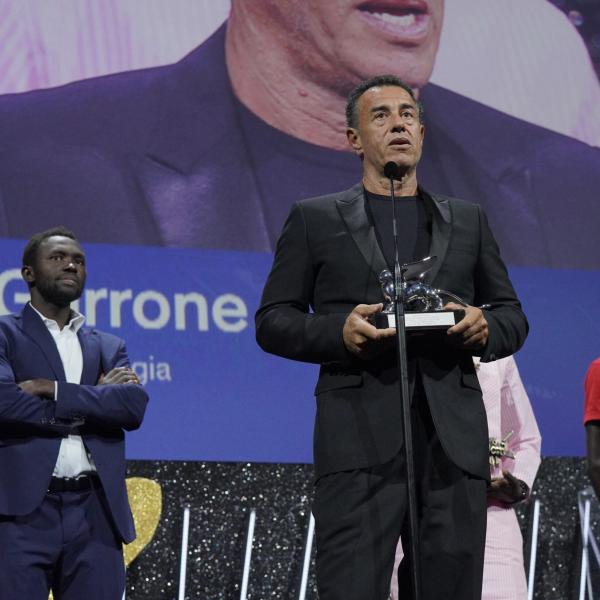 Matteo Garrone premiato a Venezia 80: “Abbiamo raccontato un’ingiustizia con questo viaggio”, le parole di Lanthimos e degli altri vincitori | VIDEO