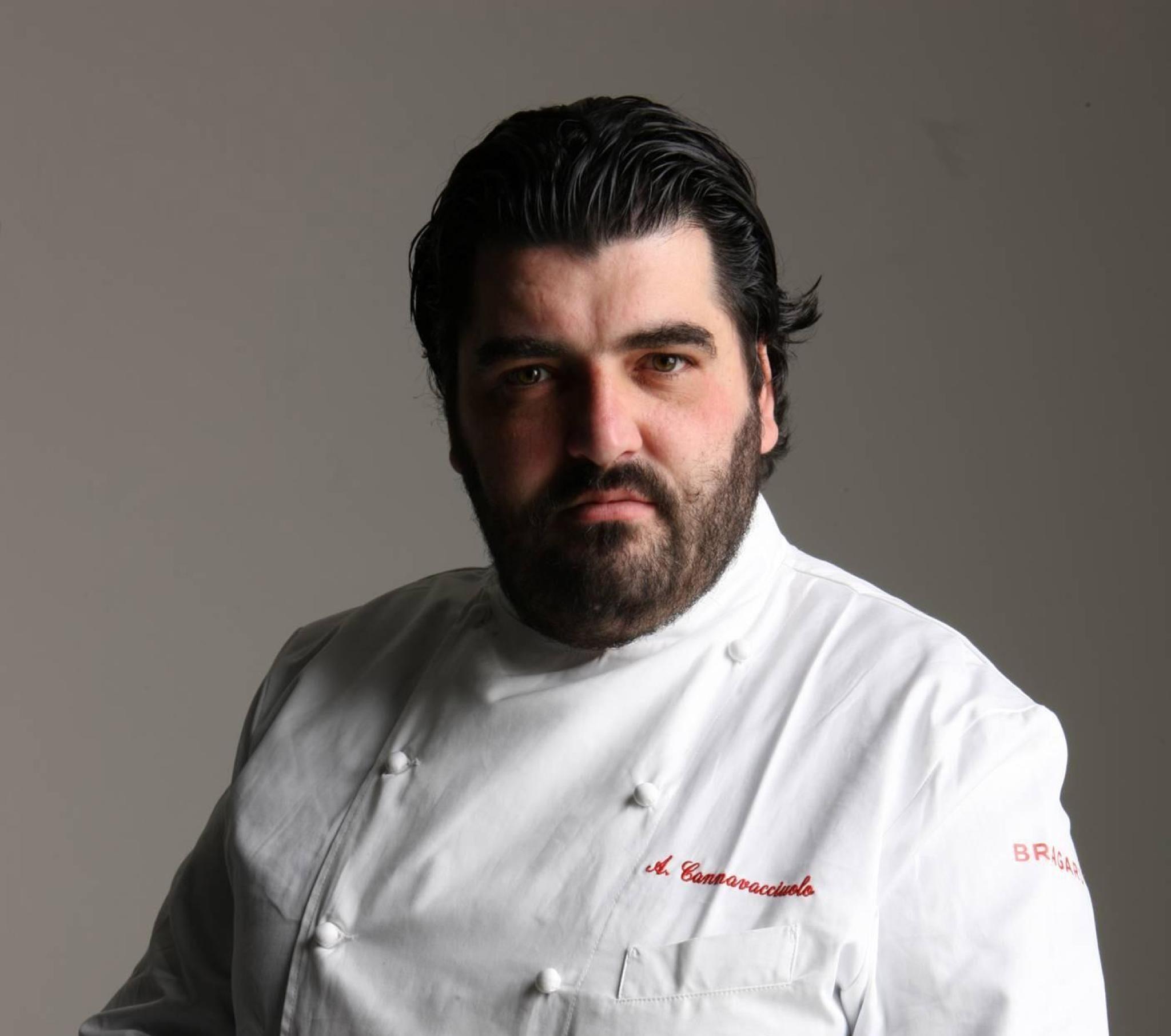 Guida Michelin 2023, Antonino Cannavacciuolo conquista tre stelle