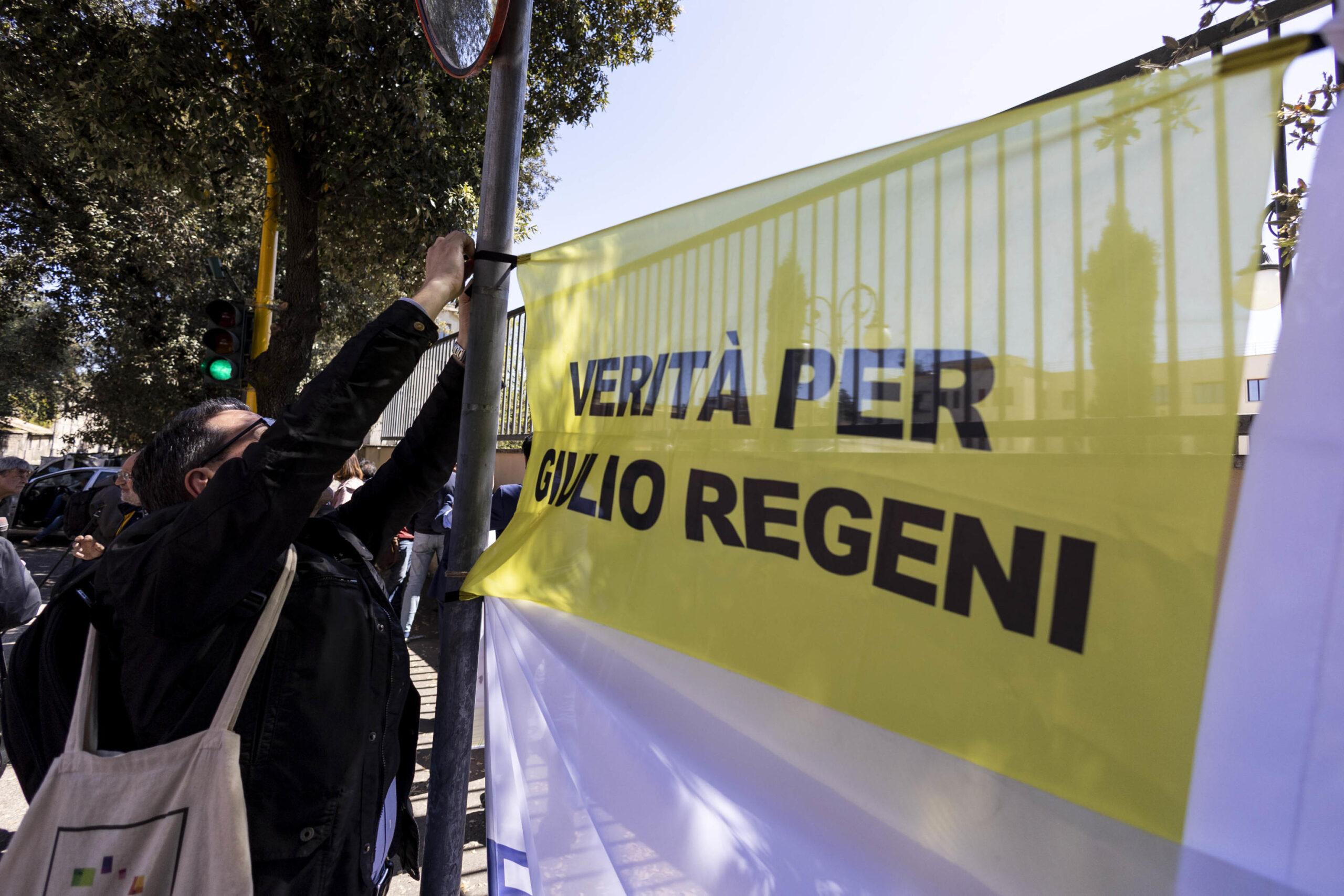 Nuove manifestazioni per Giulio Regeni, sit-in a Roma e Milano: “Governo pretenda che gli imputati compaiano alla prossima udienza”