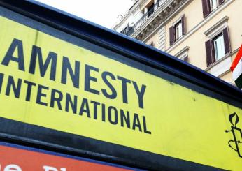 Volantino strappato, Amnesty respinge le accuse: “Video orchestrato per delegittimarci”