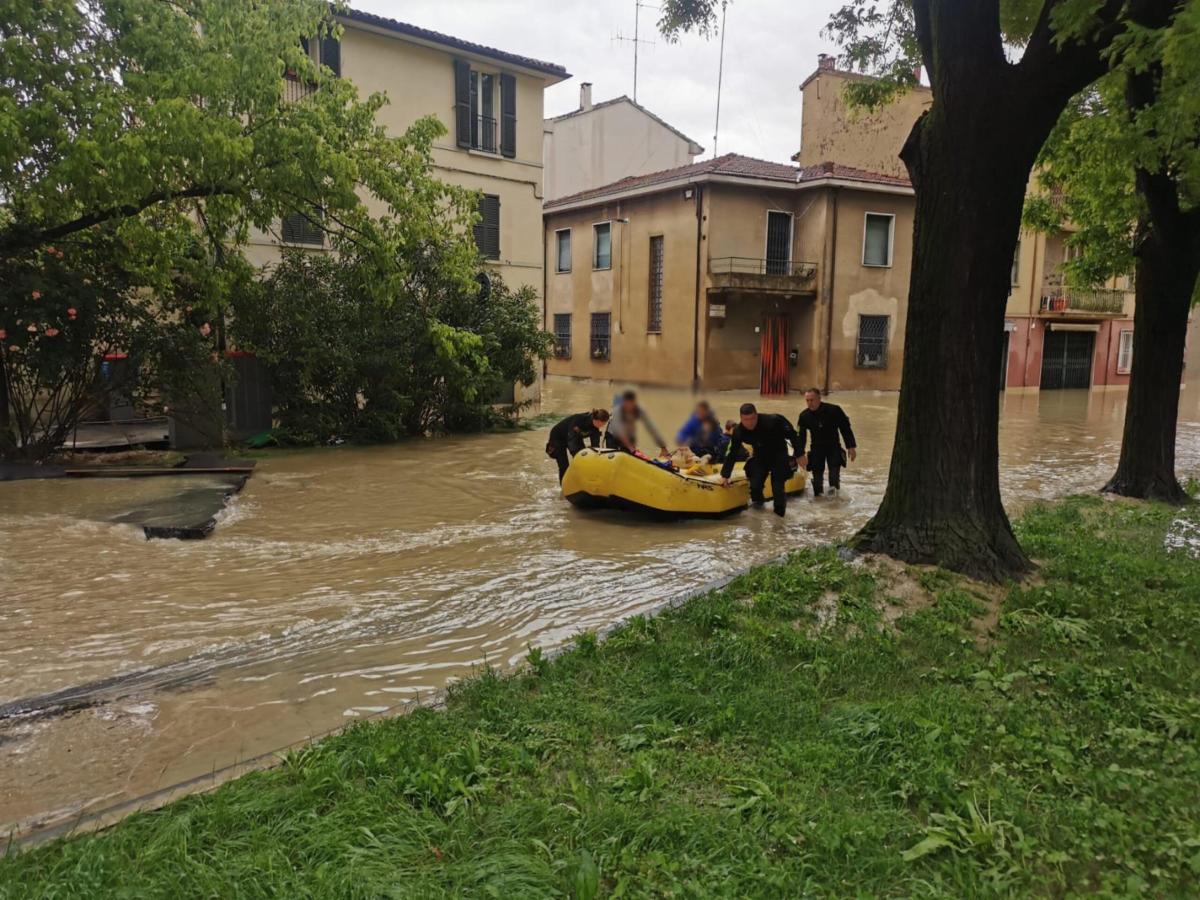 Maltempo a Ravenna, ordine di evacuazione immediata. La Protezione …