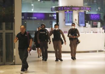 Thailandia, sparatoria nel centro commerciale Siam Paragon a Bangkok: un morto. Persone in fuga, arrestato un 14enne | VIDEO