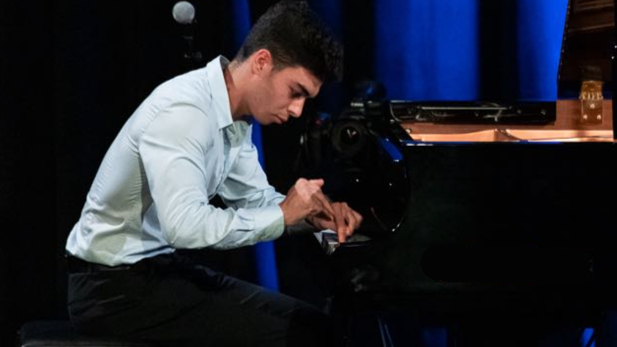 Gabriele Rossi, il pianista di tiktok da Tu sì que vales alla tournee con Gabry Ponte: “Mi vedrete anche in Rai”